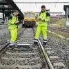 De bakens voor de uitrol van het European Train Control System worden getest door medewerkers van Infrabel