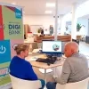 In de Digibank helpen Digihelpers mensen met digitale vragen