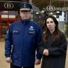 Korpschef Mark Crispel en burgemeester Eva Demesmaeker in het station van Halle