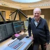 Bernard Bosch van Radio Rand in de nieuwe studio