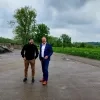 Schepen Bart Keymolen en burgemeester Jan Desmeth in de Zuunvallei