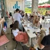 Hondenbaasjes en hun viervoeters brunchen in de Kruitfabriek