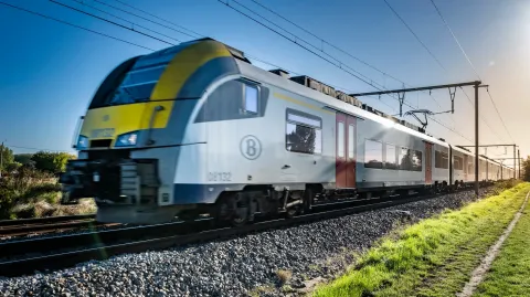 Van zondagavond tot en met maandagavond rijden er minder treinen Van zondagavond tot en met maandagavond rijden er minder treinen