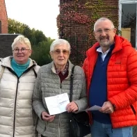 Angèle (90) trekt vol overtuiging naar de stembus: "Omdat we mogen!" Angèle (90) trekt vol overtuiging naar de stembus: "Omdat we mogen!"