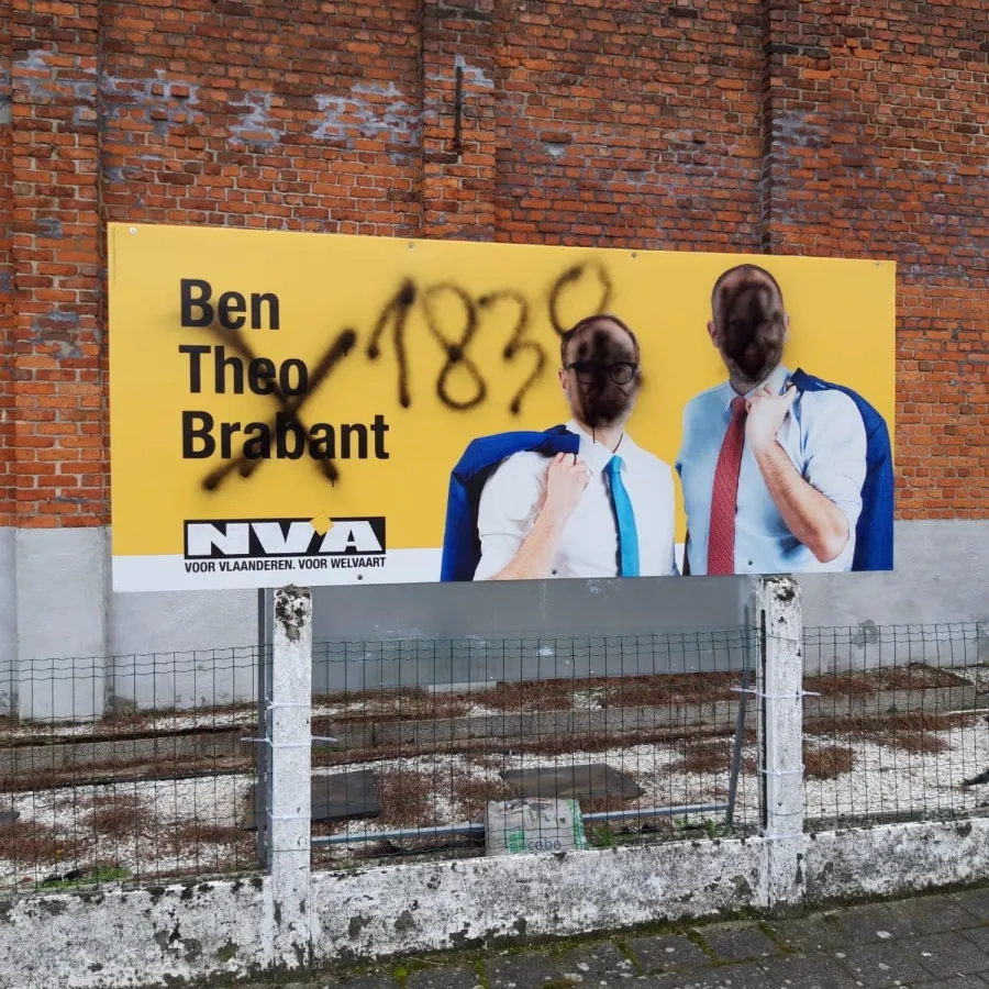 Beklad verkiezingsbord N-VA in Machelen