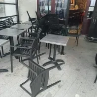 Gevandaliseerde stoelen