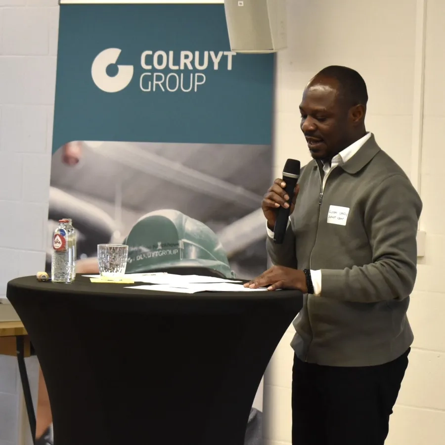 Gilbert Dadzie is aan de slag bij Colruyt Group en krijgt er Nederlandse les
