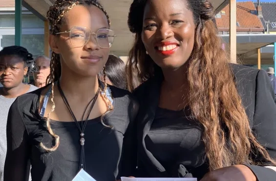Assita Kanko en haar dochter. Axelle is 16 en mag voor het eerst stemmen.